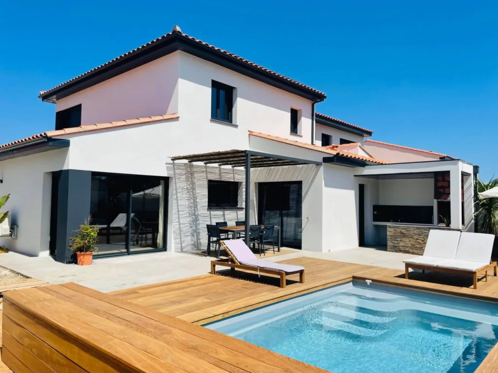 Piscine privée d’une location saisonnière à Montpellier – Maison Ozélia